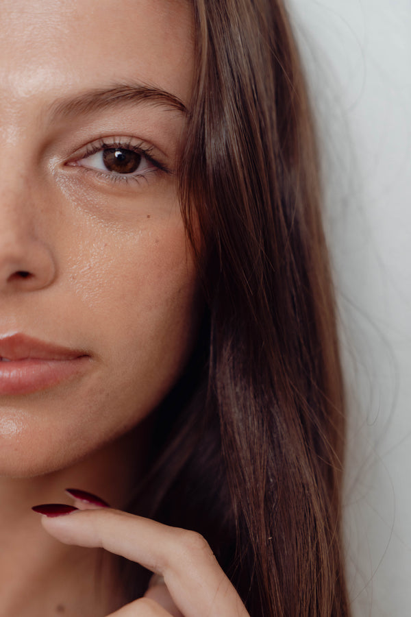 Designed for sensitive, inflamed, or reactive skin, this pathway focuses on reducing redness, restoring the skin barrier, and supporting long-term skin resilience.