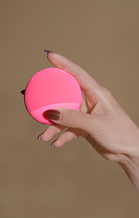 Glow Booster Cleansing Brush
