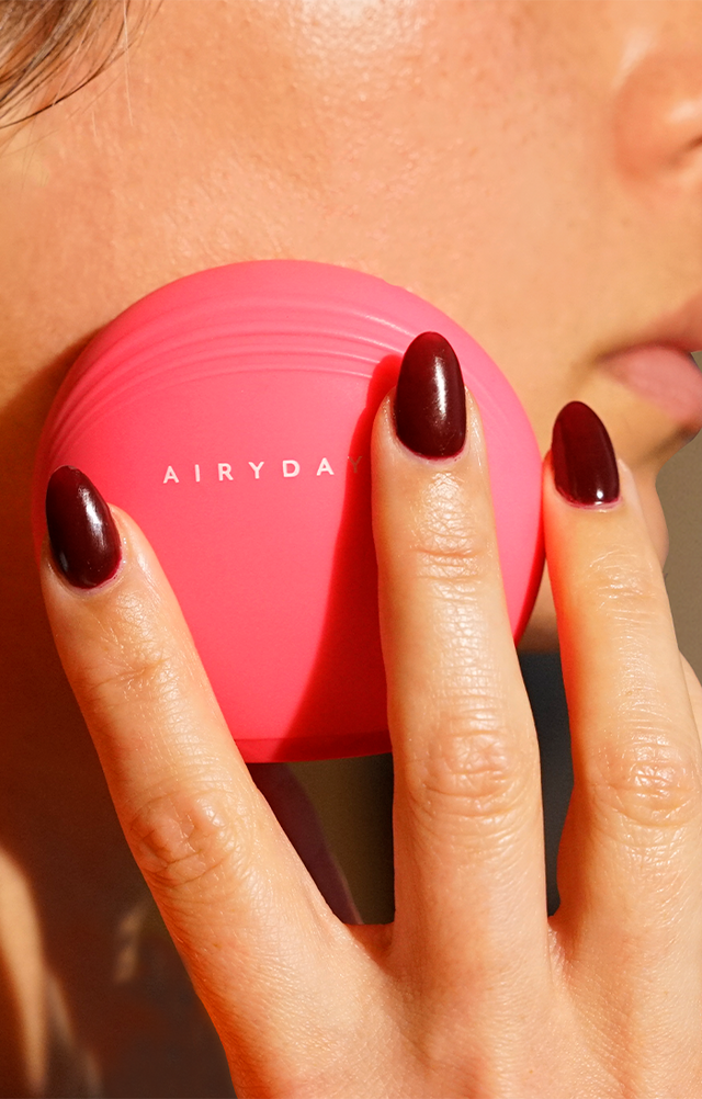 Glow Booster Cleansing Brush